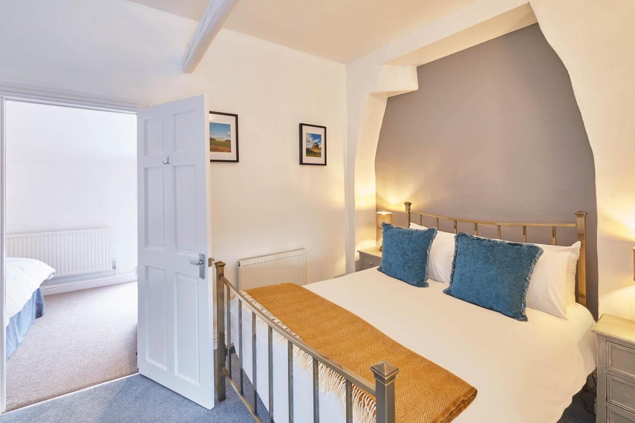 Host & Stay - Dove Grey, 25 West End Kirkbymoorside Exterior photo